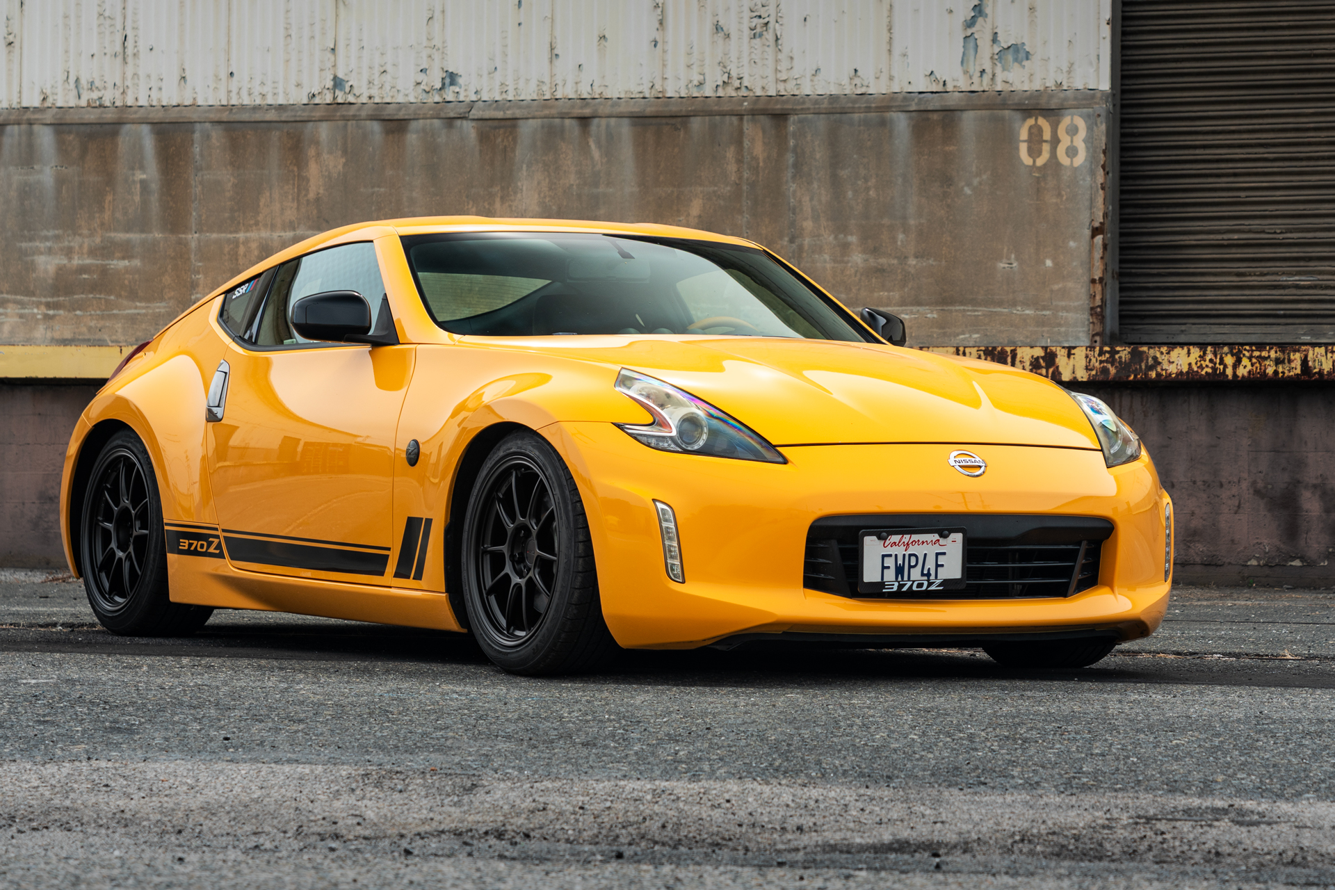 milestar interceptor as810 on yellow nissan 370z